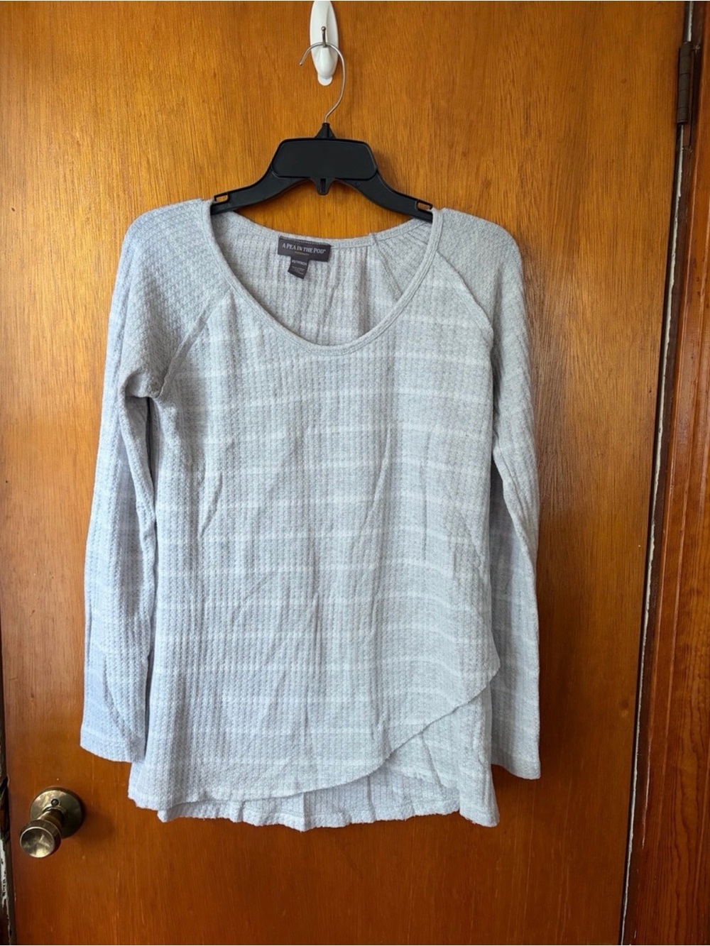 Light Gray Long-Sleeve Layered Hem Maternity Top